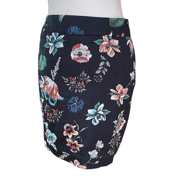 Loft Black Floral Mini Pencil Skirt - Picture 9 of 9